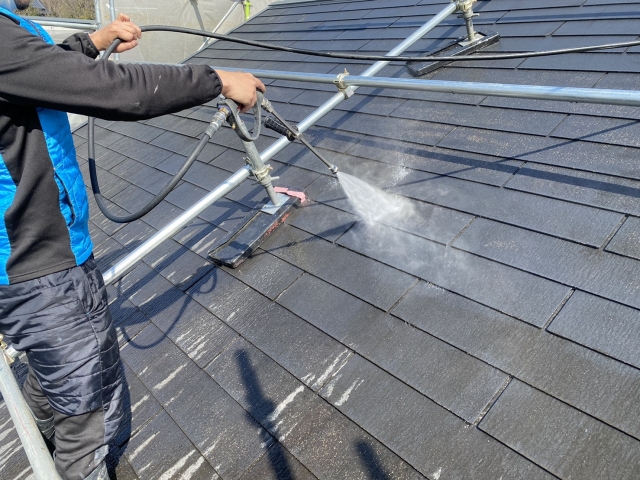 屋根の洗浄作業