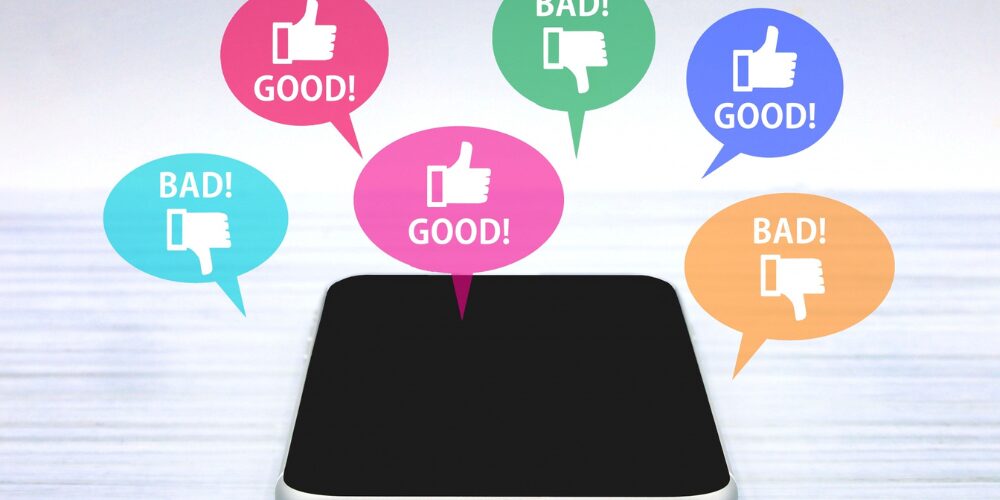スマートフォンと良い悪いを示す評価アイコン