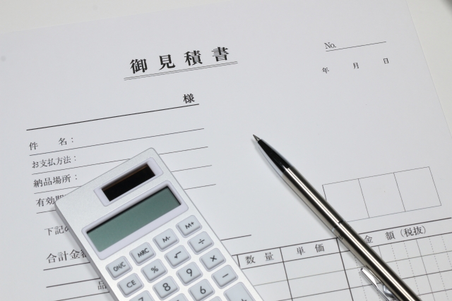 見積書と電卓